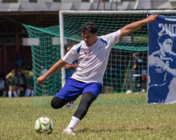 离谱！8000 万挖死敌球迷！阿森纳锁定赖斯 2.0，数据全面碾压（配图示意）